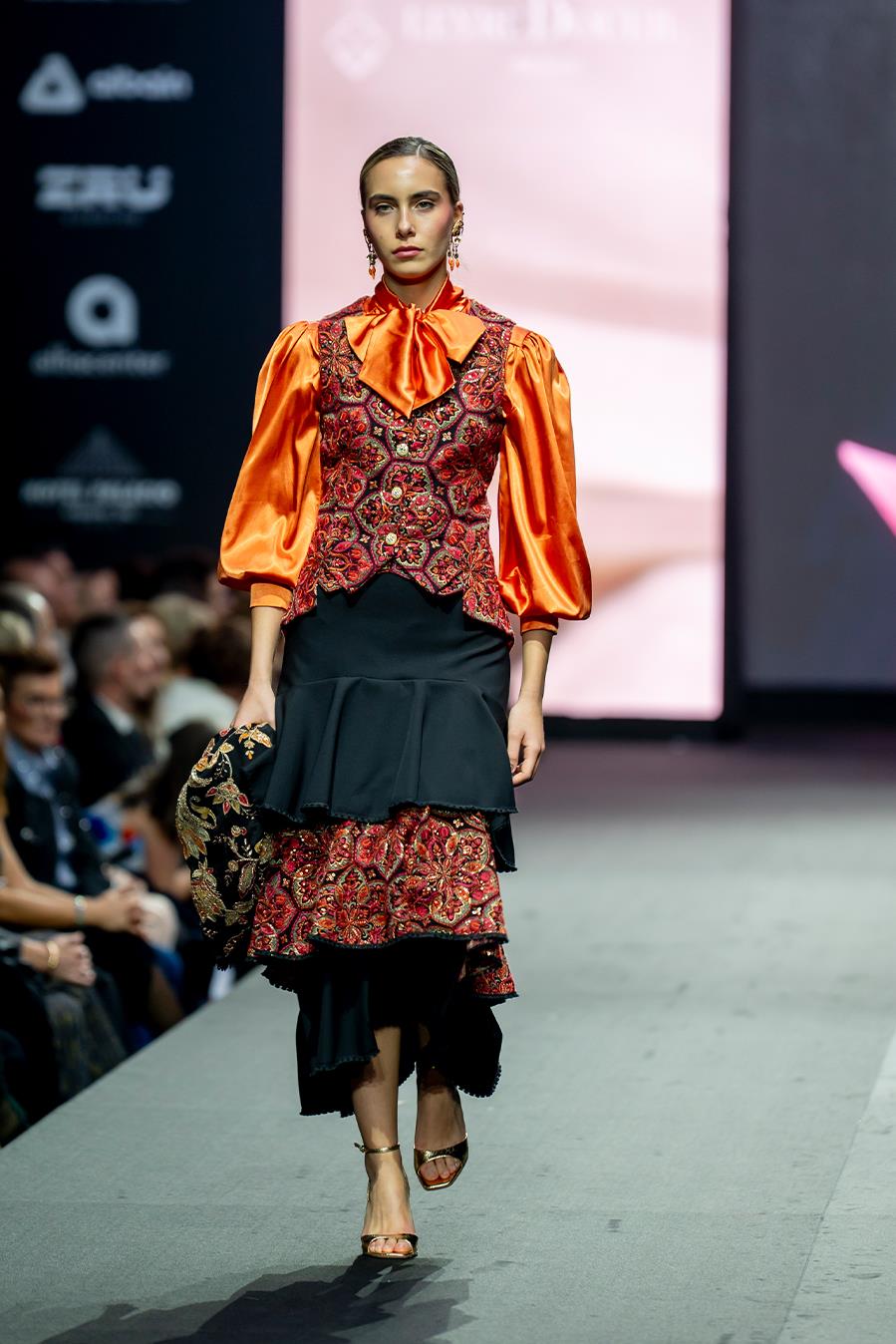 FALDA VOLANTES BORDADA | MOD. TABITA | Tienda online de moda femenina de autor