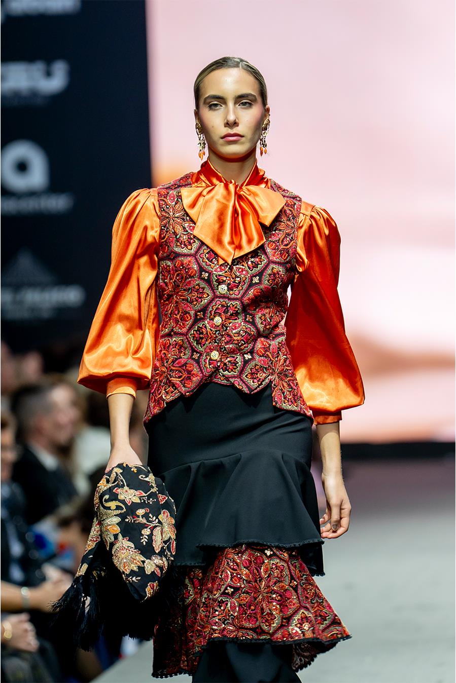 CHALECO BORDADO | MOD. JABIER | Tienda online de moda femenina de autor