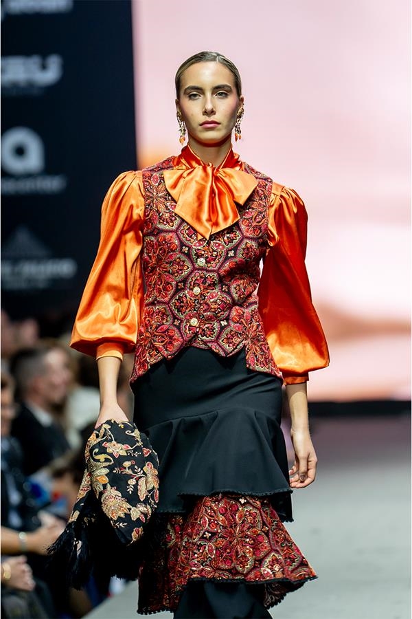 CHALECO BORDADO | MOD. JABIER | Tienda online de moda femenina de autor